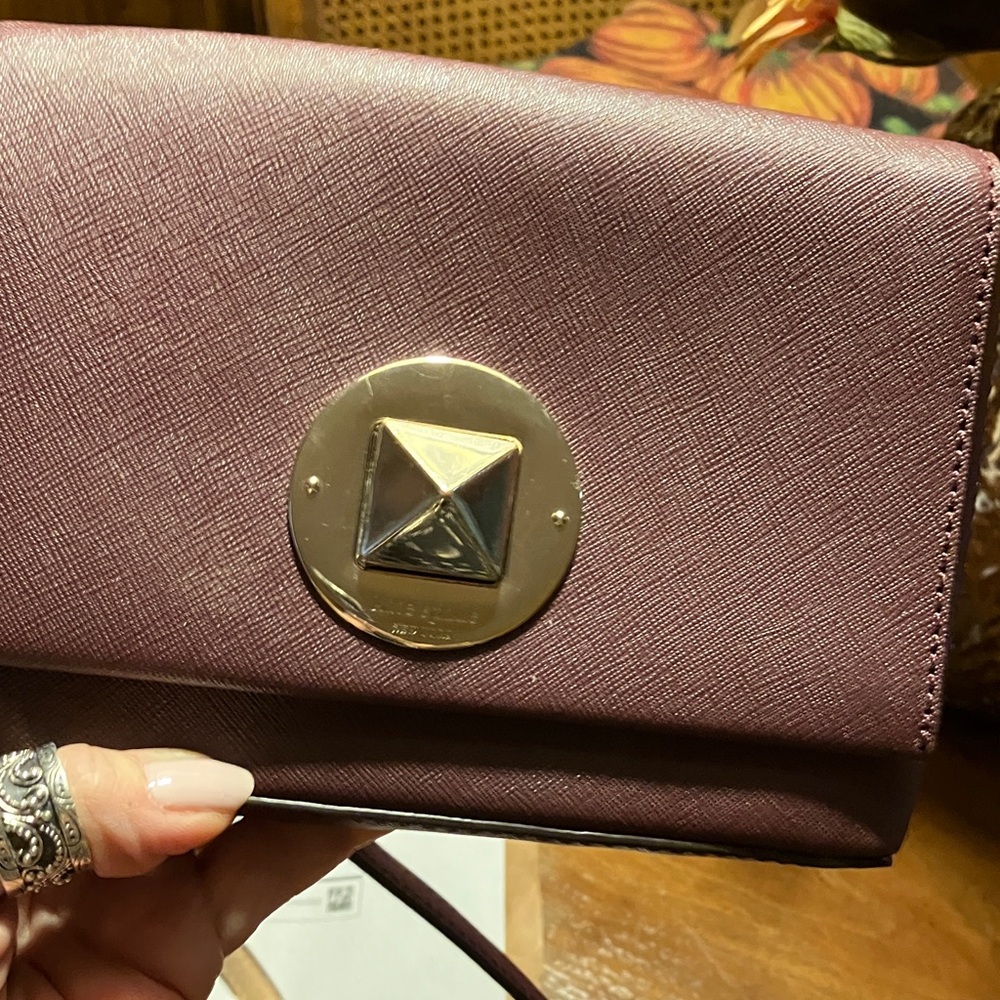 Kate Spade Plum crossbody handbag 
Excellent used condition 
Saffron leather